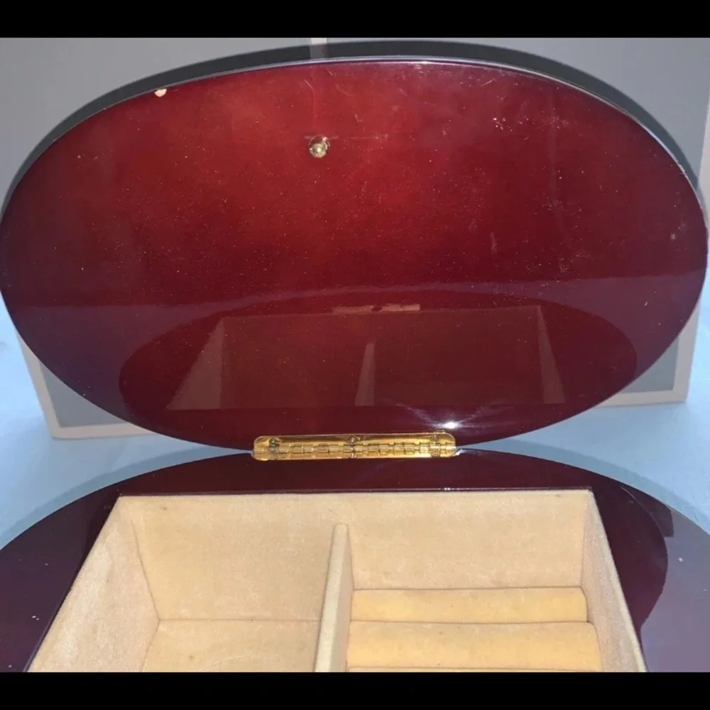 🎯 NEW Oval Cherry Wood Jewelry Box NWOT